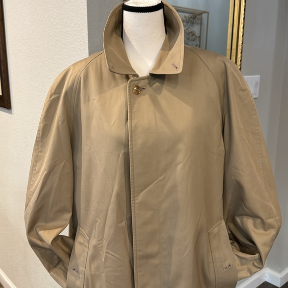 Authentic Burberry trench coat with removable inside liner - Picture 3 of 16